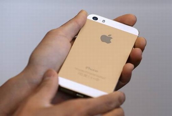Apple pregăteşte noi modele iPhone cu ecrane curbate