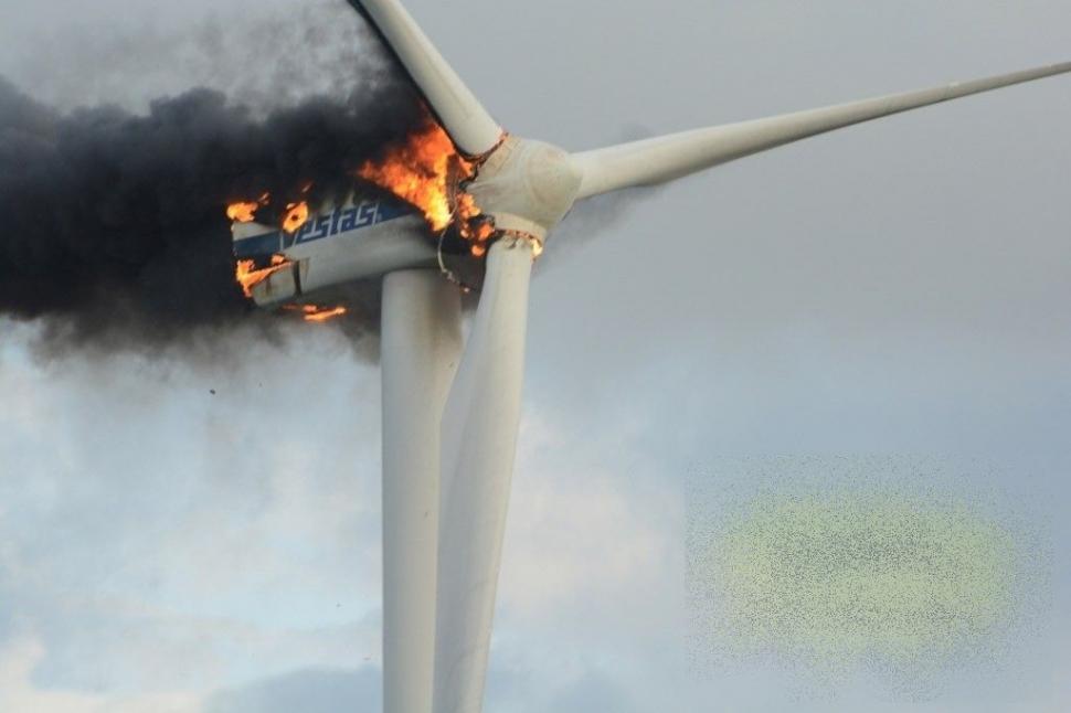 Doi muncitori au avut parte de un sfârşit îngrozitor, după ce turbina unei mori de vânt a luat foc. "Erau într-o capcană a morţii" 234581