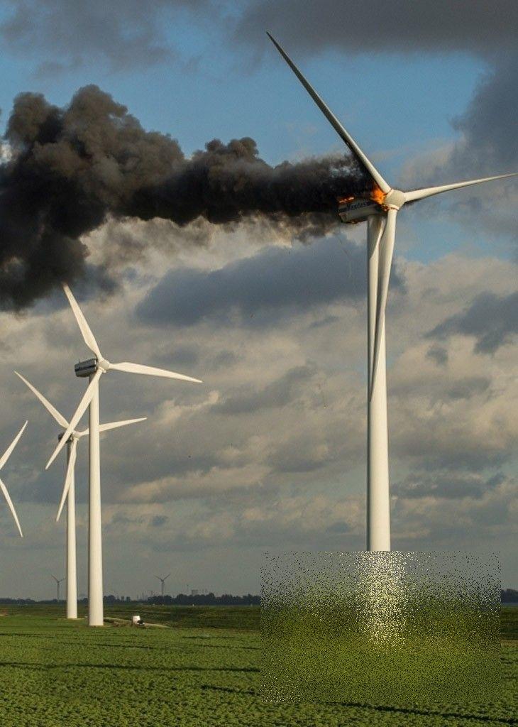 Doi muncitori au avut parte de un sfârşit îngrozitor, după ce turbina unei mori de vânt a luat foc. "Erau într-o capcană a morţii" 234582