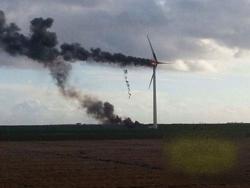 Doi muncitori au avut parte de un sfârşit îngrozitor, după ce turbina unei mori de vânt a luat foc. "Erau într-o capcană a morţii" 234585