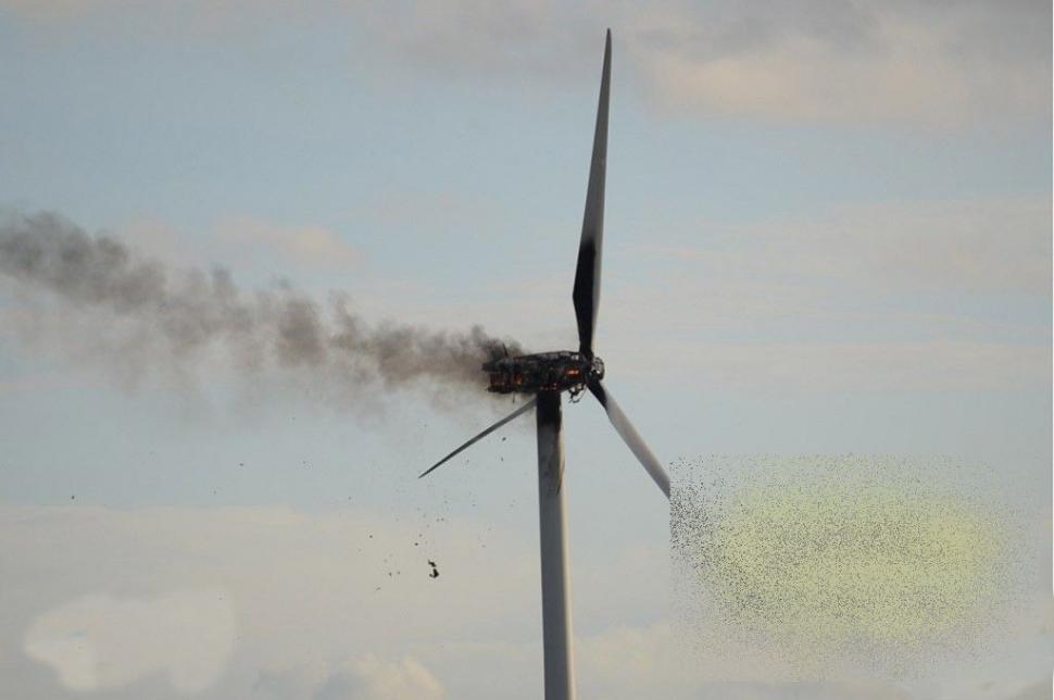 Doi muncitori au avut parte de un sfârşit îngrozitor, după ce turbina unei mori de vânt a luat foc. "Erau într-o capcană a morţii" 234588