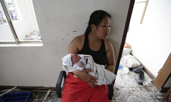 "Ea este miracolul meu!" Povestea impresionantă a bebeluşului care a "sfidat" cea mai mare catastrofă naturală din Filipine 234658