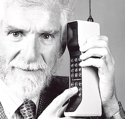 INFOGRAFIC. Cum au evoluat telefoanele mobile. Cât a costat prima &quot;cărămidă&quot;