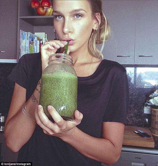 Cum arată femeia care mănâncă 20 de banane în fiecare zi. Peste 100.000 de oameni o urmăresc în fiecare zi 234977