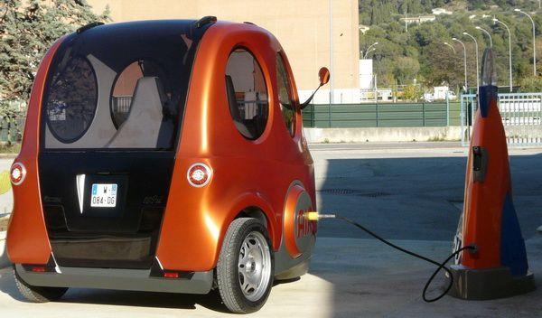 Maşina pe care o poţi conduce FĂRĂ să ai carnet şi care merge FĂRĂ carburanţi 234987