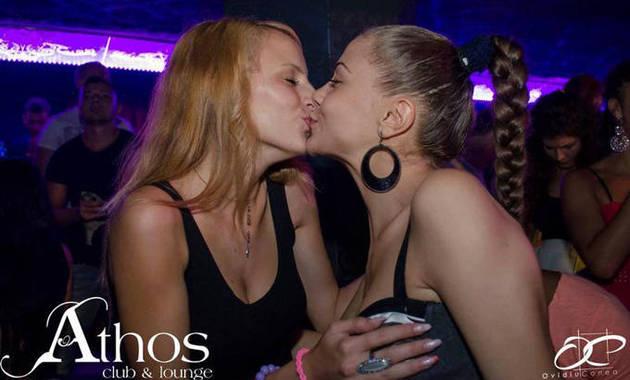 Stă în LIMBĂ după politică. "Ţelul meu în viaţă este să ajung ca Elena Udrea". La ce capitol îl CONSILIAZĂ domnişoara pe deputatul Mircea Dolha?! 234893