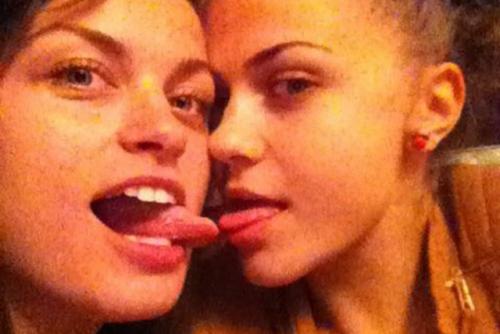 Stă în LIMBĂ după politică. "Ţelul meu în viaţă este să ajung ca Elena Udrea". La ce capitol îl CONSILIAZĂ domnişoara pe deputatul Mircea Dolha?! 234894