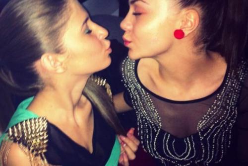 Stă în LIMBĂ după politică. "Ţelul meu în viaţă este să ajung ca Elena Udrea". La ce capitol îl CONSILIAZĂ domnişoara pe deputatul Mircea Dolha?! 234895