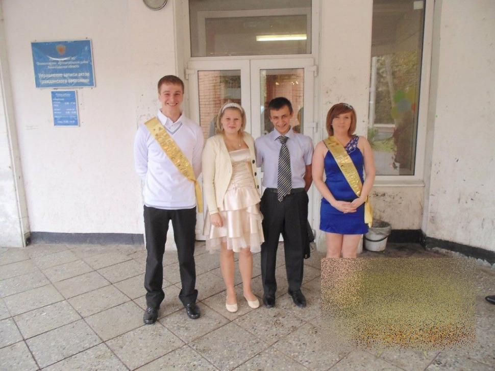 Mirii şi naşii sunt acum căutaţi de poliţie. Vor fi amendaţi pentru că s-au fotografiat în cimitirul soldatului necunoscut  235085