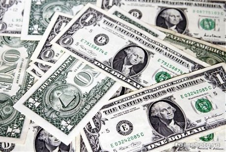 Cum a crescut dolarul american pe rănile altora