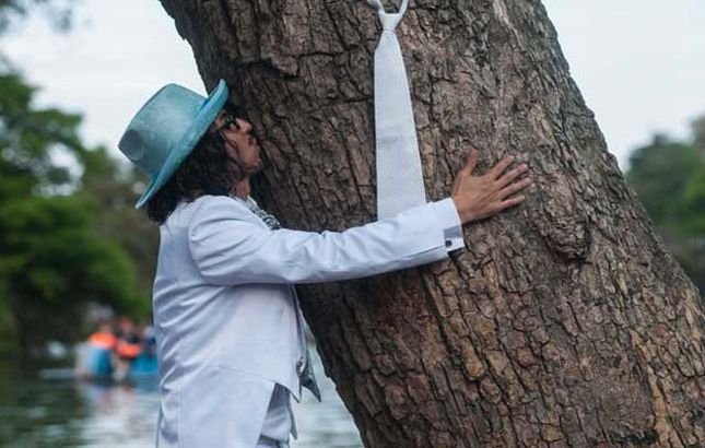 Un actor peruvian s-a însurat cu un copac
