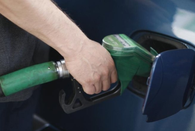 INCOME: Benzina, preţuri explozive la pompă