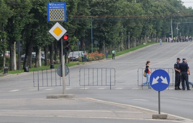Trafic rutier restricţionat de la ora 15.00, pentru meciul România-Grecia. Vezi zonele afectate şi rutele ocolitoare