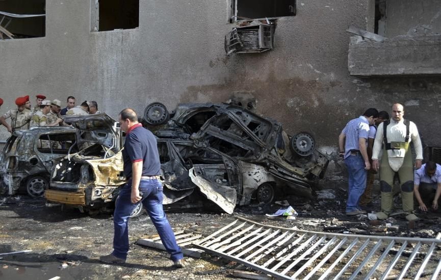 Cel puţin zece morţi în Egipt, într-un atentat cu maşină-capcană împotriva Armatei