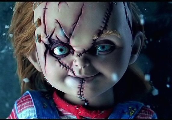 O farsă demenţială! Păpuşa ucigaşă Chucky atacă noaptea