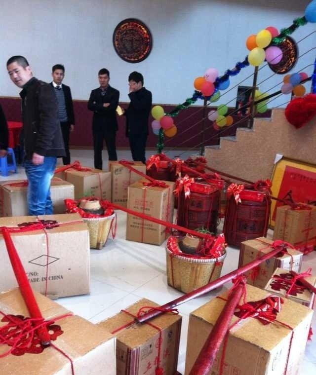 Mireasa a înnebunit în ziua nunţii când a văzut ce îi aduce mirele. "Cadoul" a ajuns la suma de 1,5 milioane de dolari 236083