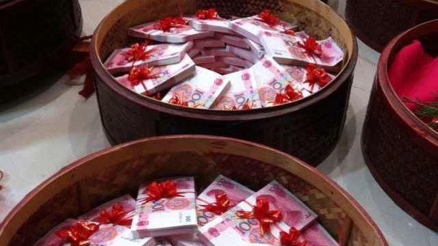 Mireasa a înnebunit în ziua nunţii când a văzut ce îi aduce mirele. "Cadoul" a ajuns la suma de 1,5 milioane de dolari 236085