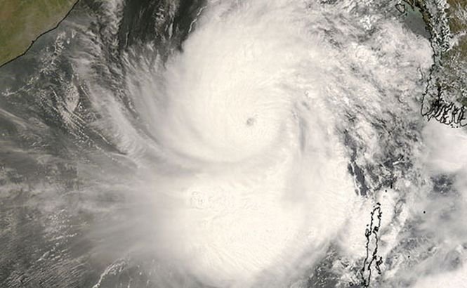 Un nou ciclon ameninţă sudul Indiei. Peste 25.000 de persoane au fost deja evacuate din calea furtunii