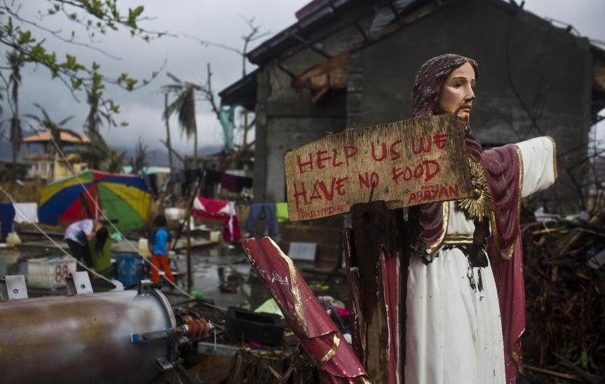 BILANŢ TRAGIC: Taifunul Haiyan a lăsat în urmă peste 5.200 de morţi în Filipine