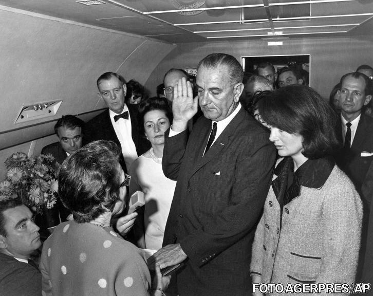 SUA coboară toate drapelele în bernă, comemorând 50 de ani de la asasinarea lui John F. Kennedy 236313