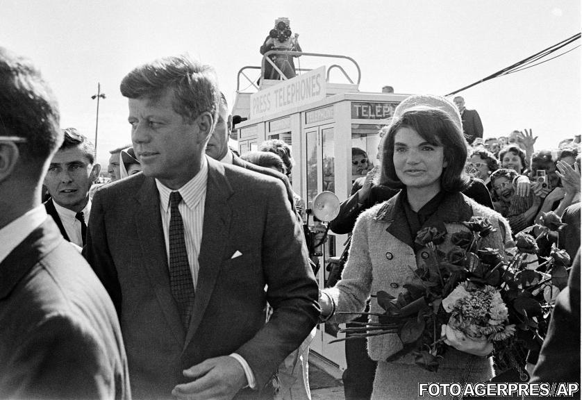 SUA coboară toate drapelele în bernă, comemorând 50 de ani de la asasinarea lui John F. Kennedy 236317