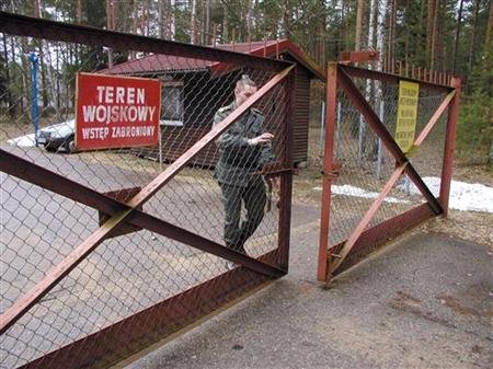 Polonia, PRESATĂ să finalizeze ancheta privind închisorile secrete CIA