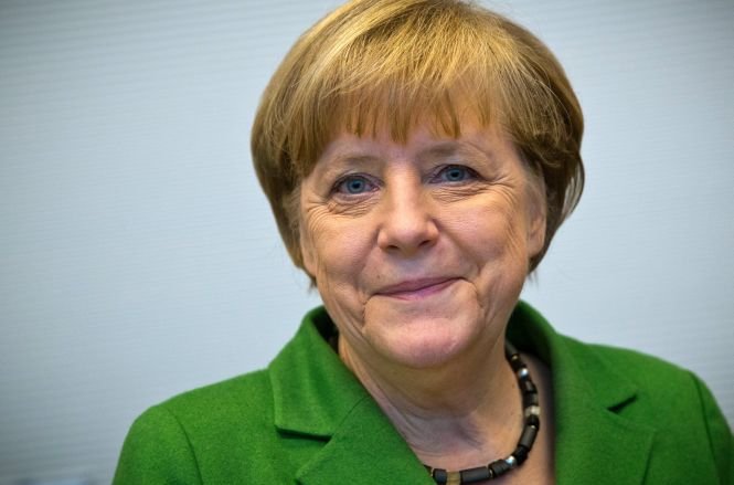 Angela Merkel l-a felicitat pe Vettel pentru titlul mondial