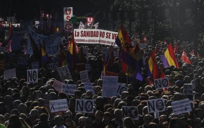 Politica de austeritate a Guvernului spaniol a scos MII DE OAMENI pe străzile Madridului