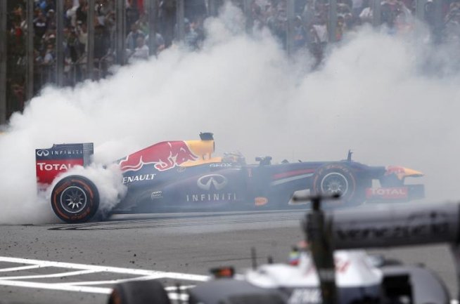 Sebastian Vettel câştigă MP al Braziliei şi egalează recordul lui Ascari