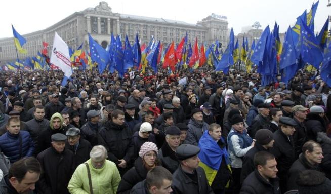 UPDATE. INCIDENTE VIOLENTE la protestul de amploare din Kiev