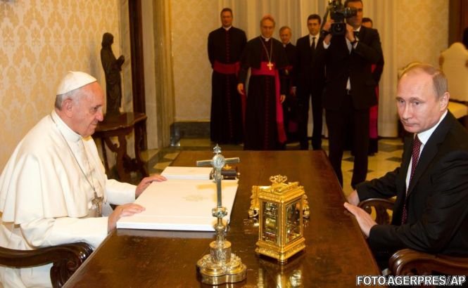 Papa Francisc şi Vladimir Putin au cerut „privilegierea căii negocierilor” în criza siriană