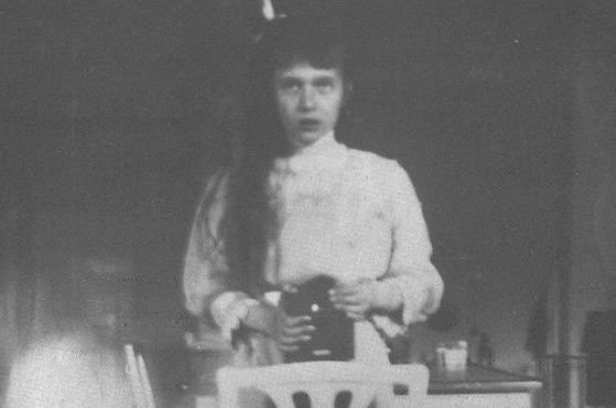 Prinţesa Anastasia a Rusiei, prima adolescentă care şi-a făcut poză singură. Iată ce fotografie a realizat în 1914