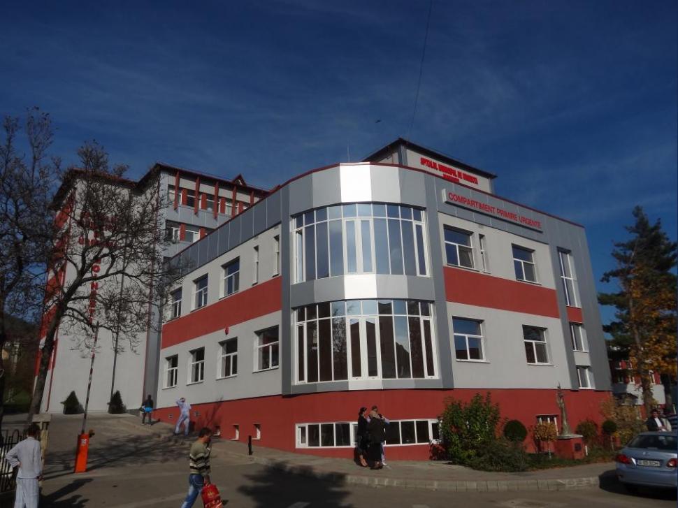 (P) Modernizarea ambulatoriului Moineşti - o lecţie de management sanitar, prin Regio 235661