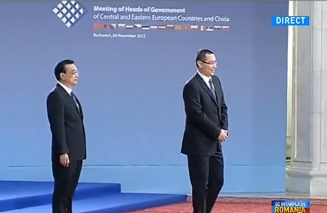 Premierul Chinei, lăsat cu mâna întinsă de primul ministru al Sloveniei 