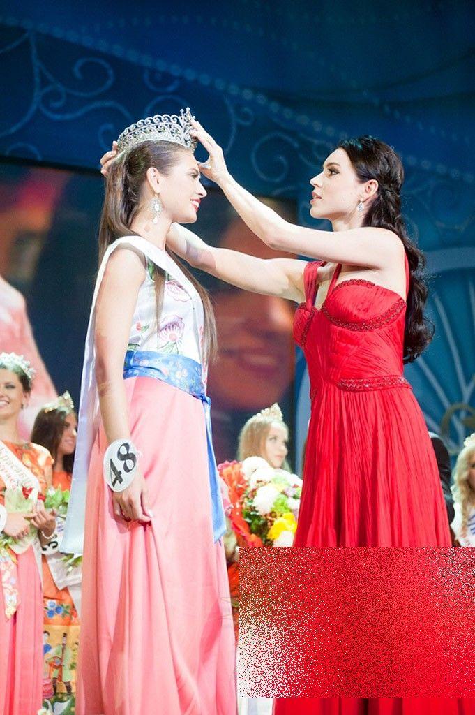 Ea este cea mai FRUMOASĂ femeie din Rusia. "Trebuie să faci orice pentru a-ţi îndeplini scopul" 236896