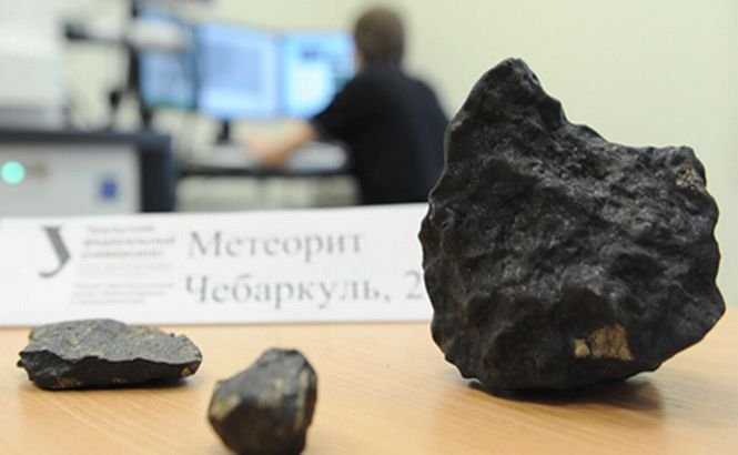 Oamenii de ştiinţă ruşi au descoperit apă în meteoritul căzut la Celiabinsk 