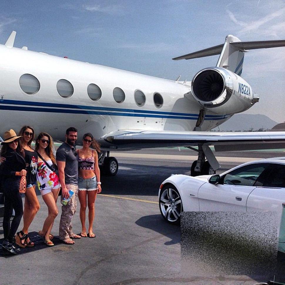 Aşa arată lumea unui jucător de poker profesionist. Luxul şi opulenţa sunt la ele acasă 237061