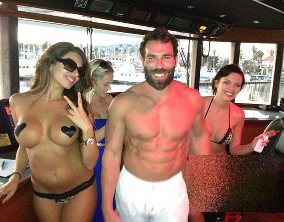 Aşa arată lumea unui jucător de poker profesionist. Luxul şi opulenţa sunt la ele acasă 237065