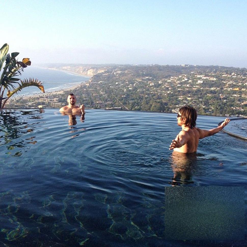 Aşa arată lumea unui jucător de poker profesionist. Luxul şi opulenţa sunt la ele acasă 237067