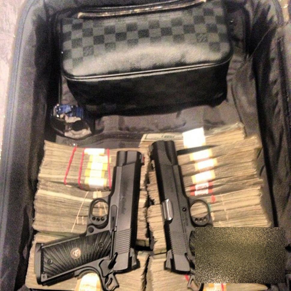 Aşa arată lumea unui jucător de poker profesionist. Luxul şi opulenţa sunt la ele acasă 237079