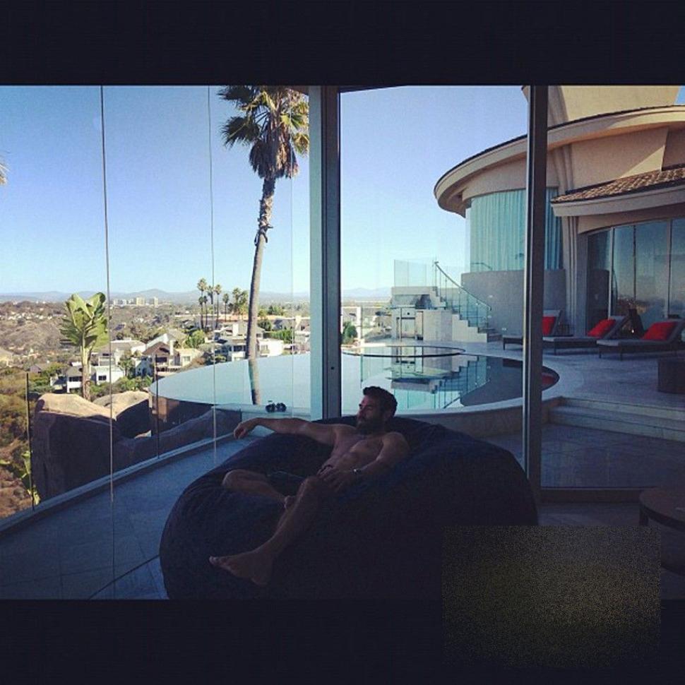 Aşa arată lumea unui jucător de poker profesionist. Luxul şi opulenţa sunt la ele acasă 237084