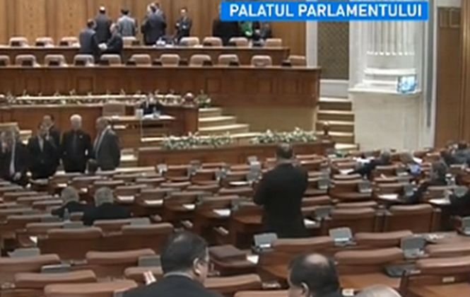 Parlamentarii joacă ping-pong cu pensiile românilor. Grupa 1 de muncă, amânată de deputaţi