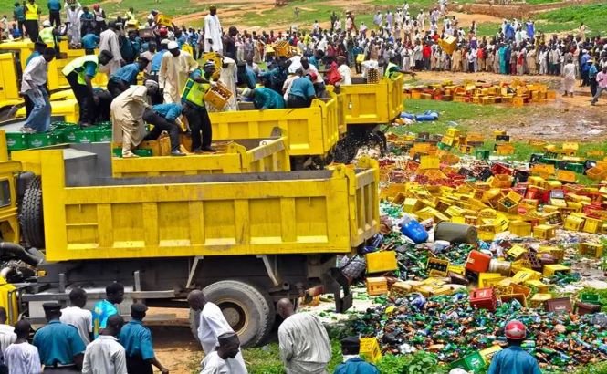 Poliţia islamică din Nigeria a distrus peste 240.000 de sticle de bere