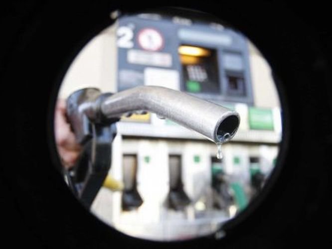 Acciza de 7 eurocenţi la litrul de carburant merge la drumuri şi autostrăzi. Şova: Este bugetul Ministerului Marilor Proiecte