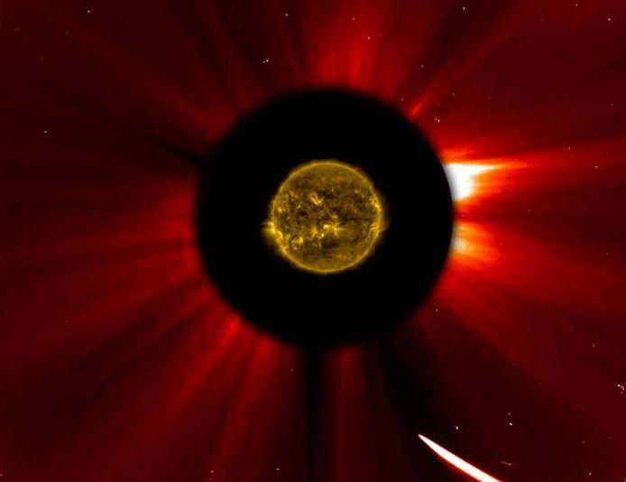 "Ar putea fi ultimul cui înfipt în sicriu". Ce a păţit cometa ISON, ajunsă în apropierea Soarelui 237355
