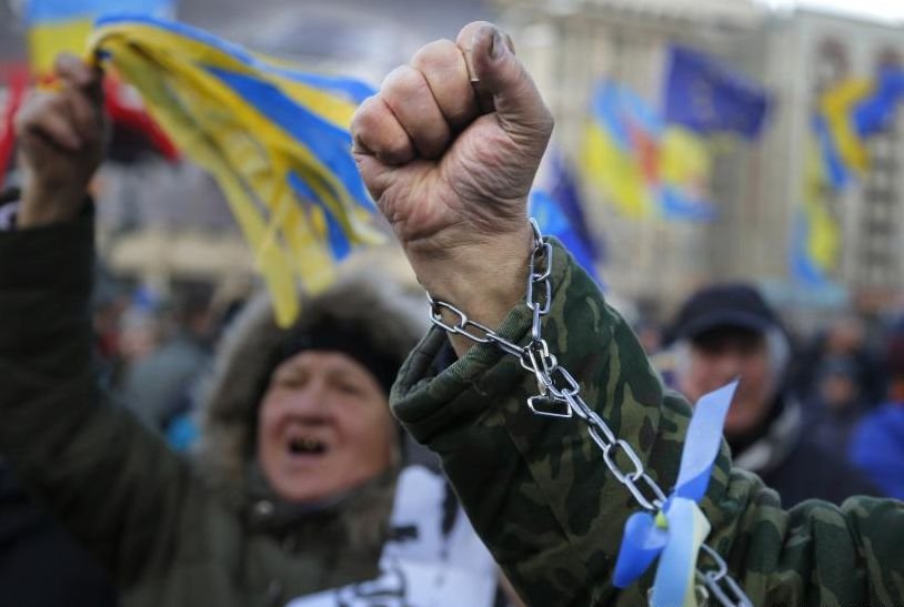 LANŢ UMAN &quot;spre Uniunea Europeană&quot;, la Kiev. Zeci de mii de protestatari au scandat: &quot;Ucraina este Europa&quot;