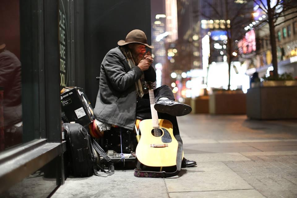 „Nu aştepta perfecţiunea”. Povestea succesului unui tânăr care a crezut în el. A adunat cei mai frumoşi oameni într-un blog 237337