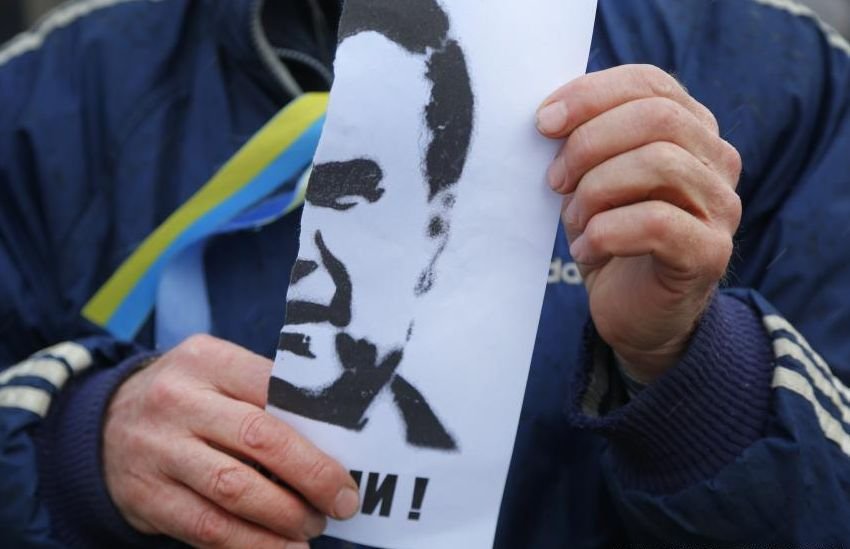 Opoziţia ucraineană cere demisia lui Viktor Ianukovici, după refuzul semnării acordului cu UE 