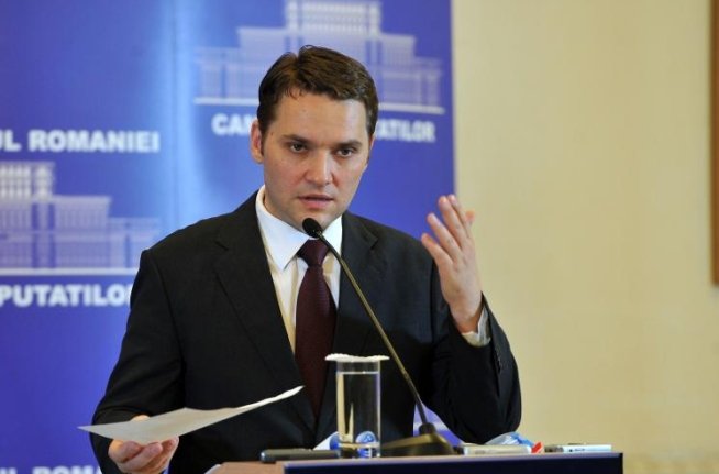 Dan Şova promite autostrăzi care vor lega Moldova de Transilvania şi centrul ţării: Lucrările încep în 2015