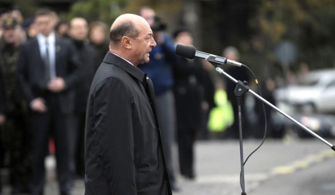 Preşedintele Traian Băsescu a avut o videoconferinţă cu militarii români din teatrele de operaţii
